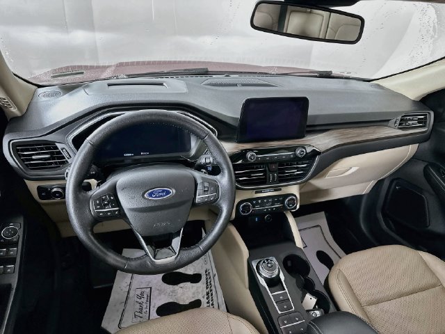 Certified 2020 Ford Escape Titanium AWD/4WD image 32