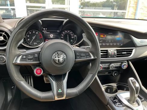 Used 2022 Alfa Romeo Giulia Quadrifoglio RWD image 32