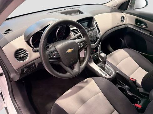 Used 2013 Chevrolet Cruze LS FWD image 10