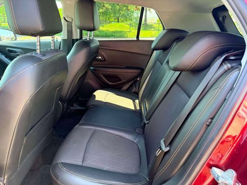 Used 2017 Chevrolet Trax LT w/ LT Convenience Package FWD image 13
