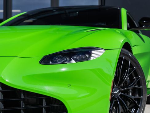 Used 2022 Aston Martin V8 Vantage Coupe RWD image 14