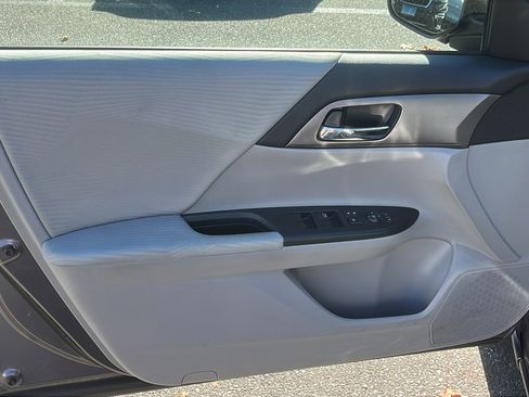 Used 2015 Honda Accord LX image 11