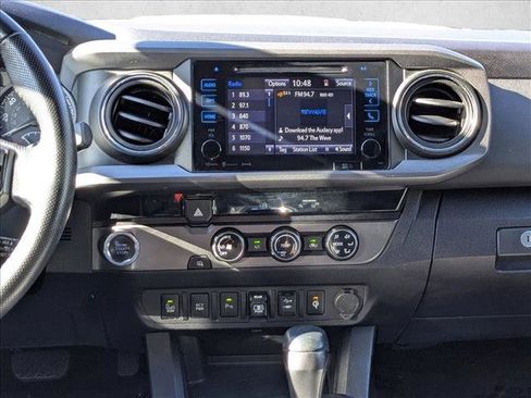 Used 2018 Toyota Tacoma TRD Sport image 15