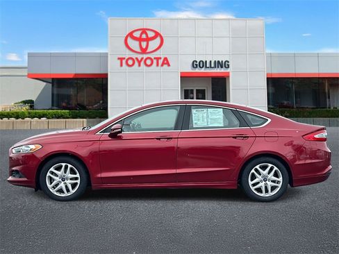 Used 2014 Ford Fusion SE w/ Equipment Group 202A image 2