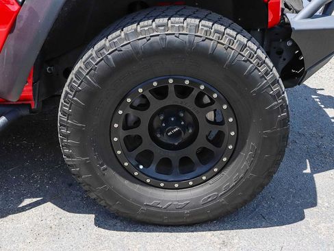 Used 2018 Jeep Wrangler Sport AWD/4WD image 18