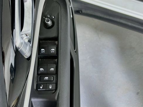 Used 2022 Jeep Compass Limited w/ Sun and Sound Group AWD/4WD image 17