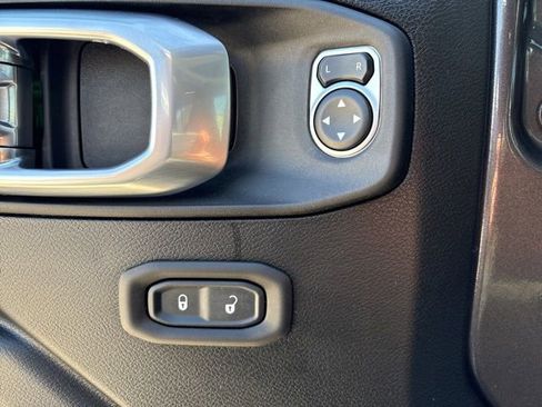 Used 2024 Jeep Wrangler Willys image 23