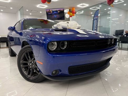 Used 2019 Dodge Challenger SXT w/ Plus Package image 3