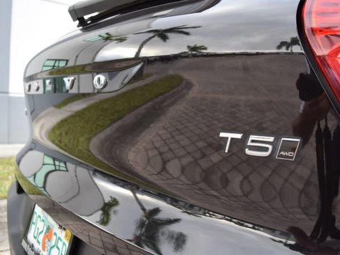 Used 2020 Volvo XC40 T5 Momentum w/ Protection Package Premier image 23