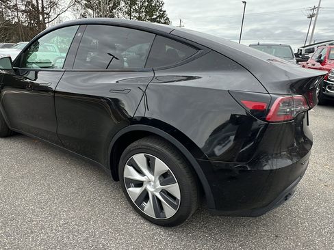 Used 2021 Tesla Model Y Long Range image 10