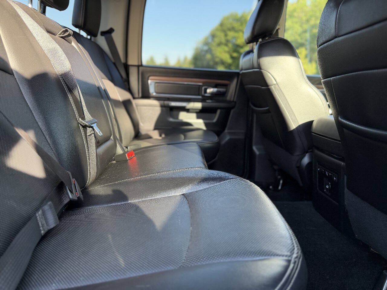 Used 2016 RAM 1500 Laramie w/ Convenience Group AWD/4WD image 16