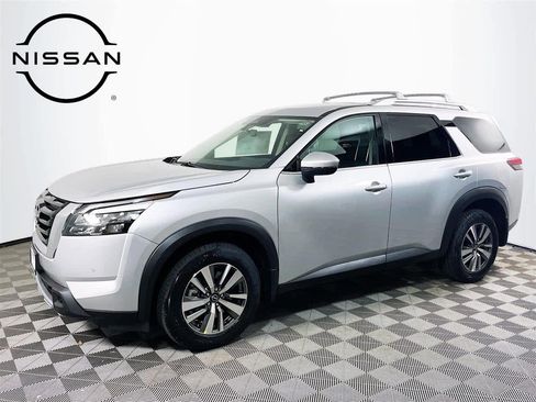 New 2025 Nissan Pathfinder SL image 1