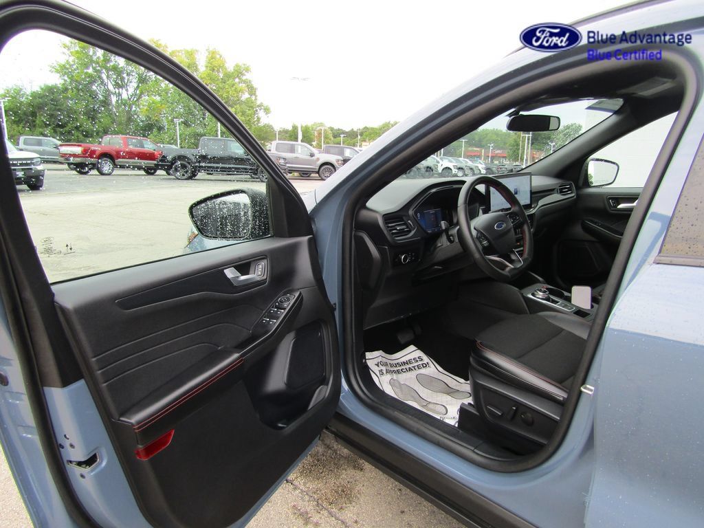 Certified 2025 Ford Escape ST-Line w/ Tech Pack #1 AWD/4WD image 18