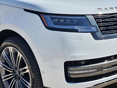 Certified 2025 Land Rover Range Rover SE image 41