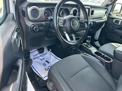 Used 2019 Jeep Wrangler Unlimited Sahara AWD/4WD image 12