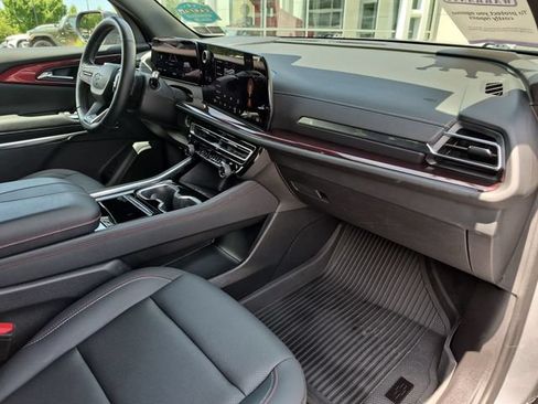 Used 2024 Chevrolet Traverse Z71 w/ LPO, Floor Liner Package AWD/4WD image 32
