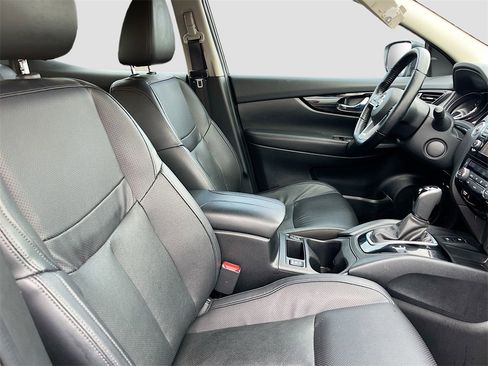 Used 2022 Nissan Rogue Sport SL w/ Premium Package image 28