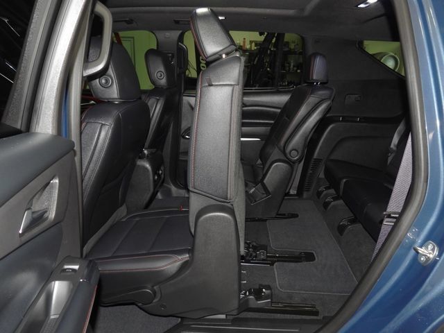 Used 2025 Chevrolet Traverse Z71 w/ Driver Confidence Package AWD/4WD image 39