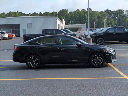 Used 2024 Nissan Sentra SV FWD image 8