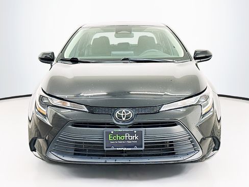 Used 2024 Toyota Corolla LE FWD image 2