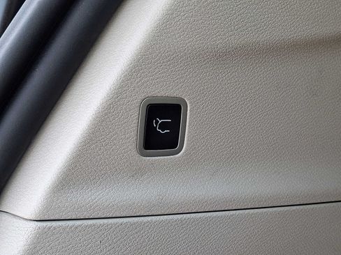 Used 2023 Chrysler Pacifica Touring-L FWD image 31