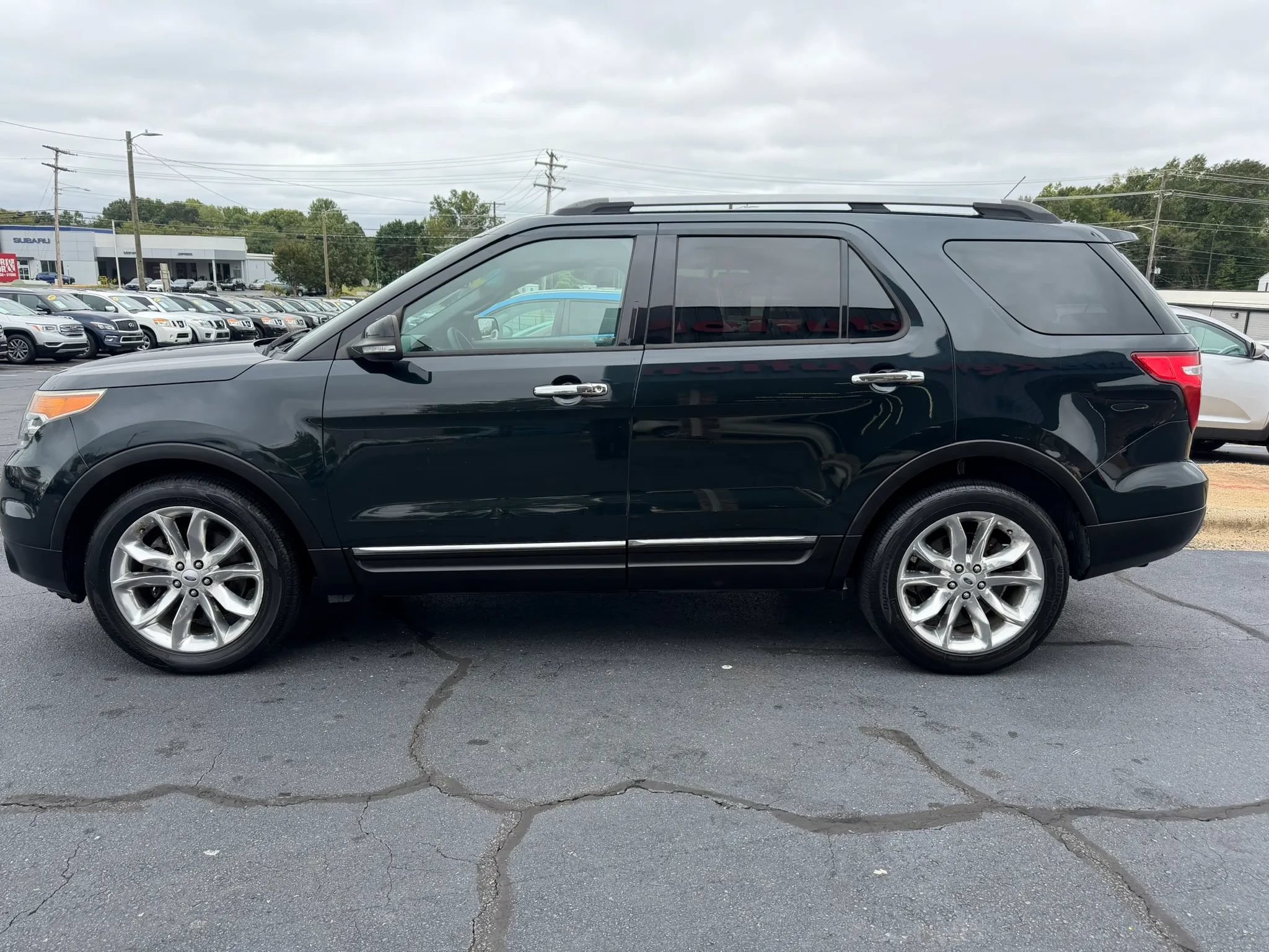 Used 2014 Ford Explorer XLT w/ Equipment Group 202A FWD image 4