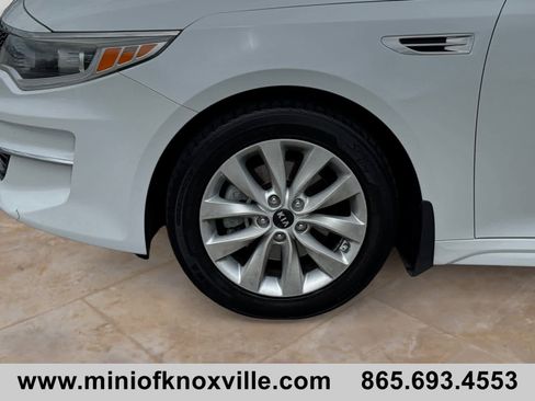 Used 2018 Kia Optima LX w/ 17" Alloy Wheels Package FWD image 9