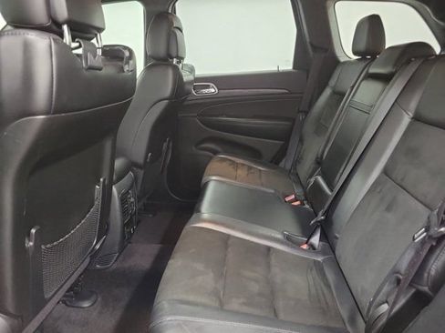Used 2019 Jeep Grand Cherokee Altitude RWD image 12