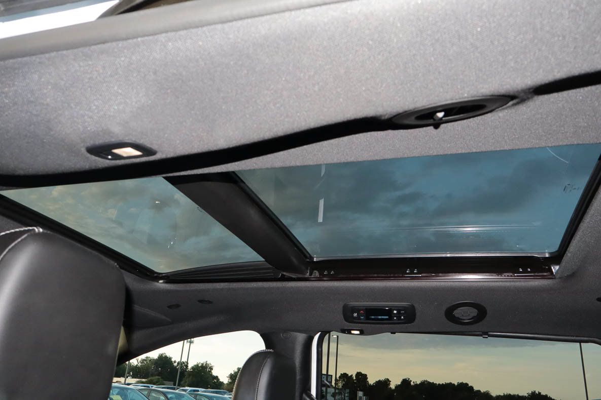 Used 2025 Chrysler Pacifica Limited FWD image 9