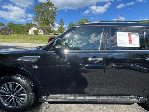 Used 2021 Nissan Armada SV w/ SV Appearance Package RWD image 3