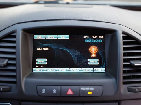 Used 2013 Buick Regal Premium image 31