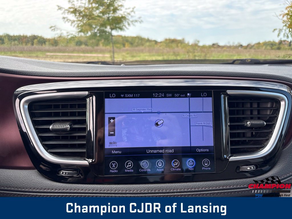 Used 2017 Chrysler Pacifica Limited FWD image 32
