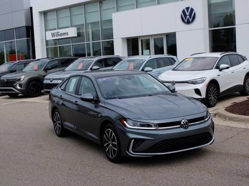 Used 2026 Volkswagen Jetta SE FWD image 1