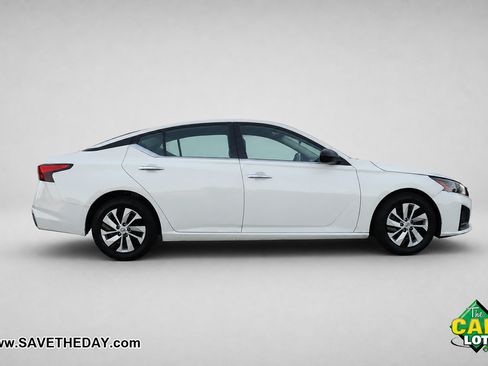 Used 2024 Nissan Altima 2.5 S FWD image 9