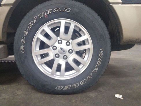 Used 2014 Ford Expedition EL XLT w/ Equipment Group 202A AWD/4WD image 9