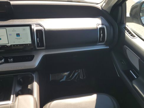 Certified 2025 Ford Expedition Active image 18