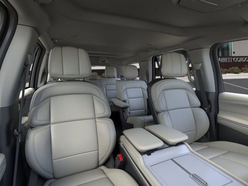 New 2026 Lincoln Navigator Premiere AWD/4WD image 10
