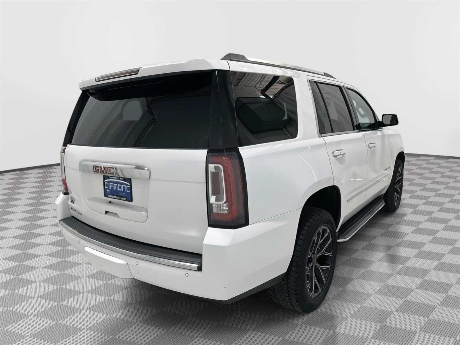 Used 2017 GMC Yukon Denali AWD/4WD image 5