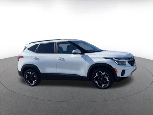 Used 2025 Kia Seltos S image 2