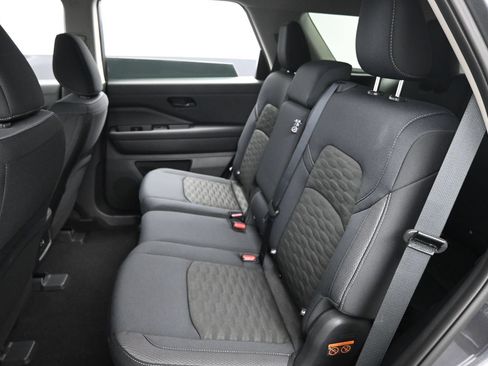 Certified 2025 Nissan Pathfinder SV FWD image 11
