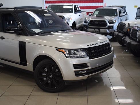 Used 2017 Land Rover Range Rover Supercharged image 3
