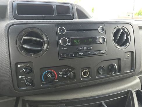 Used 2010 Ford E-350 and Econoline 350 XL RWD image 11
