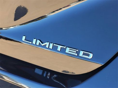 Used 2020 Toyota Avalon Limited image 4