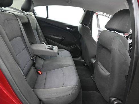 Used 2018 Chevrolet Cruze LT w/ Convenience Package FWD image 19