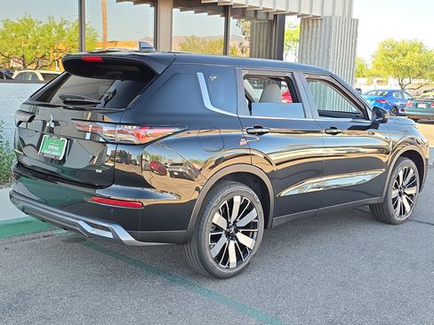 New 2026 Mitsubishi Outlander SE image 7