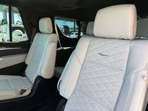 Used 2026 Cadillac Escalade Platinum Sport w/ LPO, ONYX Package image 35