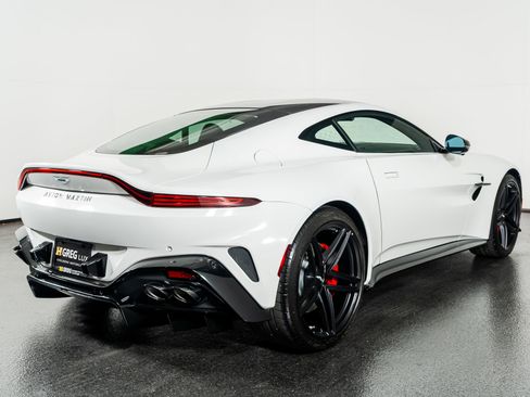 Used 2025 Aston Martin V8 Vantage Coupe image 23