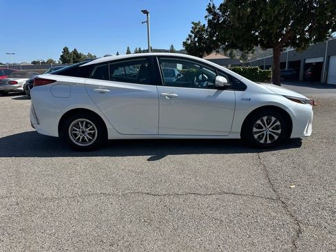 Used 2022 Toyota Prius Prime XLE FWD image 5