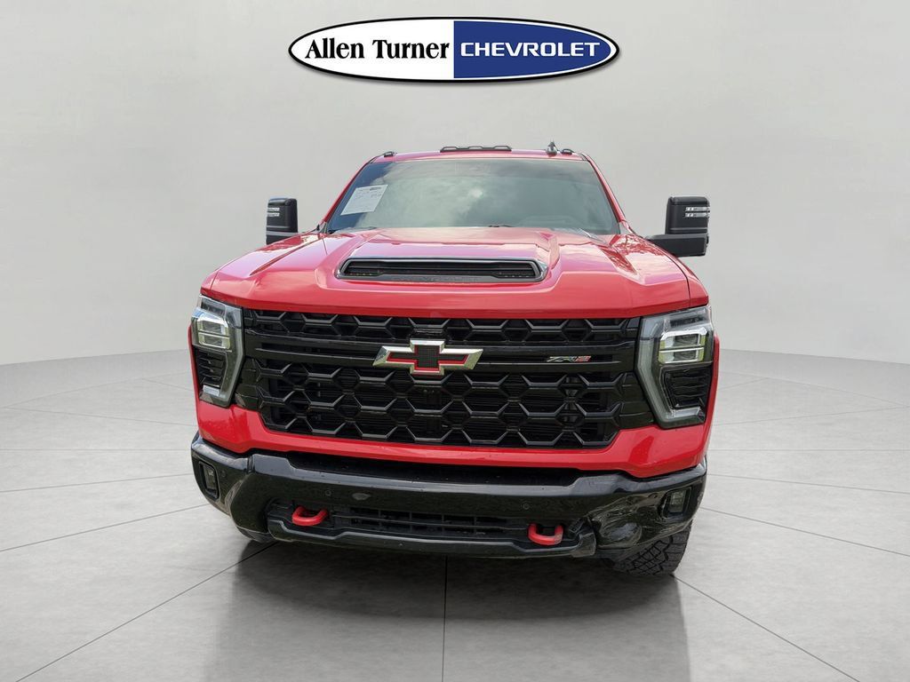 Used 2025 Chevrolet Silverado 2500 ZR2 w/ Technology Package AWD/4WD image 3