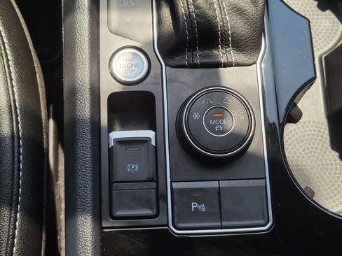 Used 2023 Volkswagen Atlas SE AWD/4WD image 30
